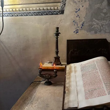 Palazzo D'alessandro Wunderkammer & Di Charme Bed & Breakfast