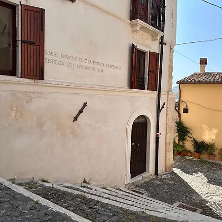 Palazzo D'alessandro Wunderkammer & Di Charme Bed & Breakfast