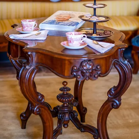 Palazzo D'alessandro Wunderkammer & Di Charme Bed & Breakfast Caporciano