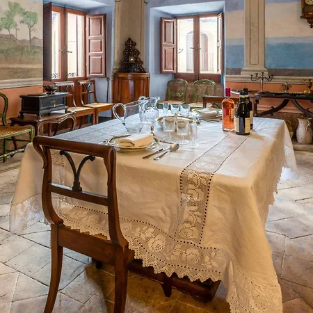 Nocleg ze śniadaniem Palazzo D'alessandro Wunderkammer & Di Charme Caporciano