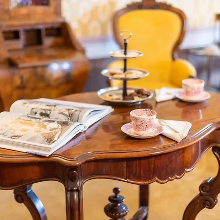 Bed & Breakfast Palazzo D'alessandro Wunderkammer & Di Charme Caporciano