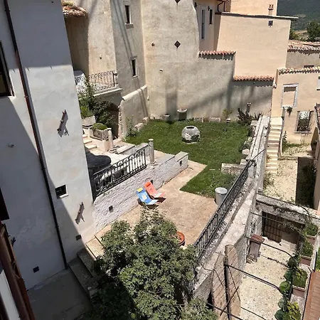 Palazzo D'alessandro Wunderkammer & Di Charme Bed & Breakfast