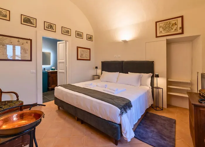 Palazzo D'alessandro Wunderkammer&suites Di Charme Caporciano