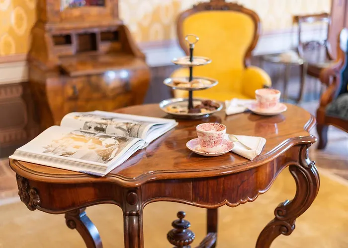 Frühstückspension Palazzo D'alessandro Wunderkammer&suites Di Charme Caporciano